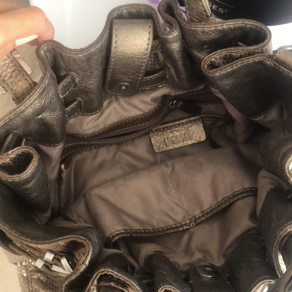 Michael Kors Hobo Crossbody Bag Metallic Pewter - Picture 4 of 5